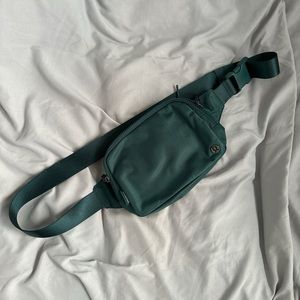 Lululemon Everywhere Belt Bag 2L